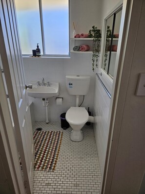 Handtücher, Seife, Toilettenpapier