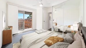 1 bedroom, WiFi, bed sheets - Cosy 1-Bedroom Unit in Dee Why – Minutes from Beaches, Cafes, and Restaurants! (Dee Why)