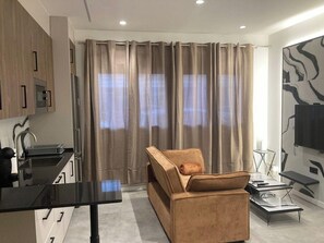 TV - Large Studio in Valencia (Valencia)