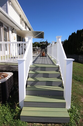 4-BR house 2-min walk to Armitage golf & Caddy Shack eatery/pub in Mechanicsburg