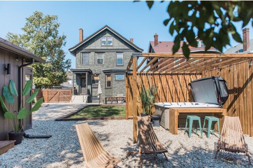 The Lounge- Heated Private Bar, Hot Tub, Fire Pit, Sleeps 14