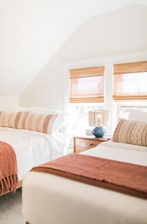 4 bedrooms, iron/ironing board, WiFi, bed sheets - The Lounge- Heated Private Bar, Hot Tub, Fire Pit, Sleeps 14 (Cincinnati)