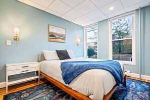 Free WiFi, bed sheets - Nesting Haven: Your Cozy Escape (Portland)