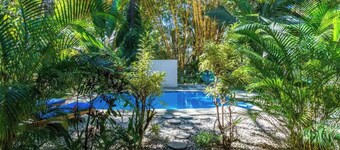 Surfer paradise w/pool close to beach yoga & cafes