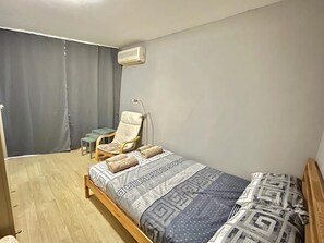 2 habitaciones, tabla de planchar con plancha, wifi y ropa de cama