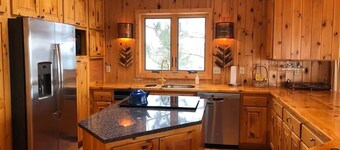 Surrounded by Superior! Stunning condo with 270 degrees of Lake Superior