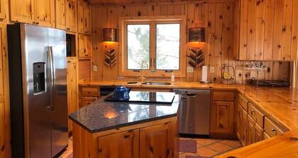 Surrounded by Superior! Stunning condo with 270 degrees of Lake Superior