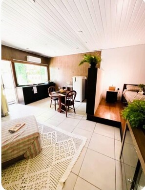 Interior - CAMPECHE HOUSE NEAR THE BEACH PRIVATE SPACE (Morro das Pedras Florianópolis)