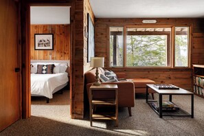 4 bedrooms, iron/ironing board, travel crib, free WiFi