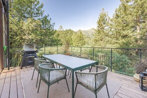 Outdoor dining - Modern Glass Treehouse Refuge in Redwoods (Mill Valley)