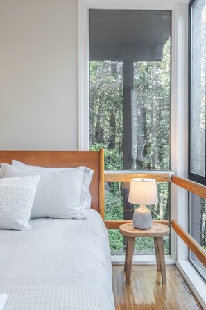 5 bedrooms, desk, iron/ironing board, free WiFi
