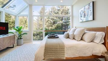 5 bedrooms, desk, iron/ironing board, free WiFi