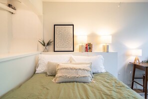 1 bedroom, internet, bed sheets