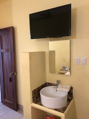 Skrivebord, skrivebord for bærbar PC og strykejern/-brett