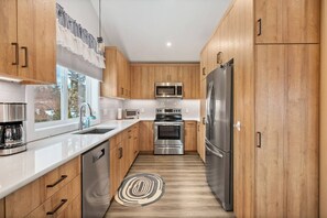 Refrigerador, microondas, horno, placa de cocina