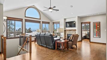 Smart TV, lareira, aparelho de som, escritórios