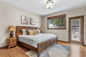 4 Schlafzimmer, Schreibtisch, Reisekinderbett, kostenloses WLAN