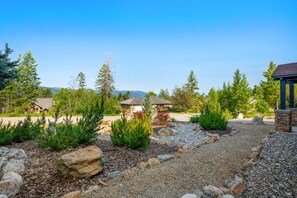 Property grounds - Apex Adventures | Pool Table/Air Hockey | Fireplace (Fairmont Hot Springs)