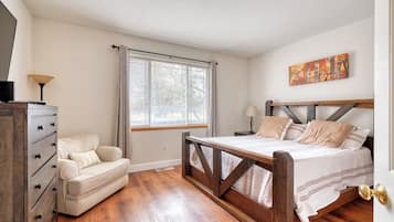 Townhome, Multiple Beds, Patio, Garden View (Oasis on the Green of Eagle Crest) | 4 bedrooms, individually decorated, individually furnished