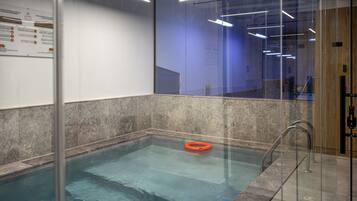 4 indoor pools