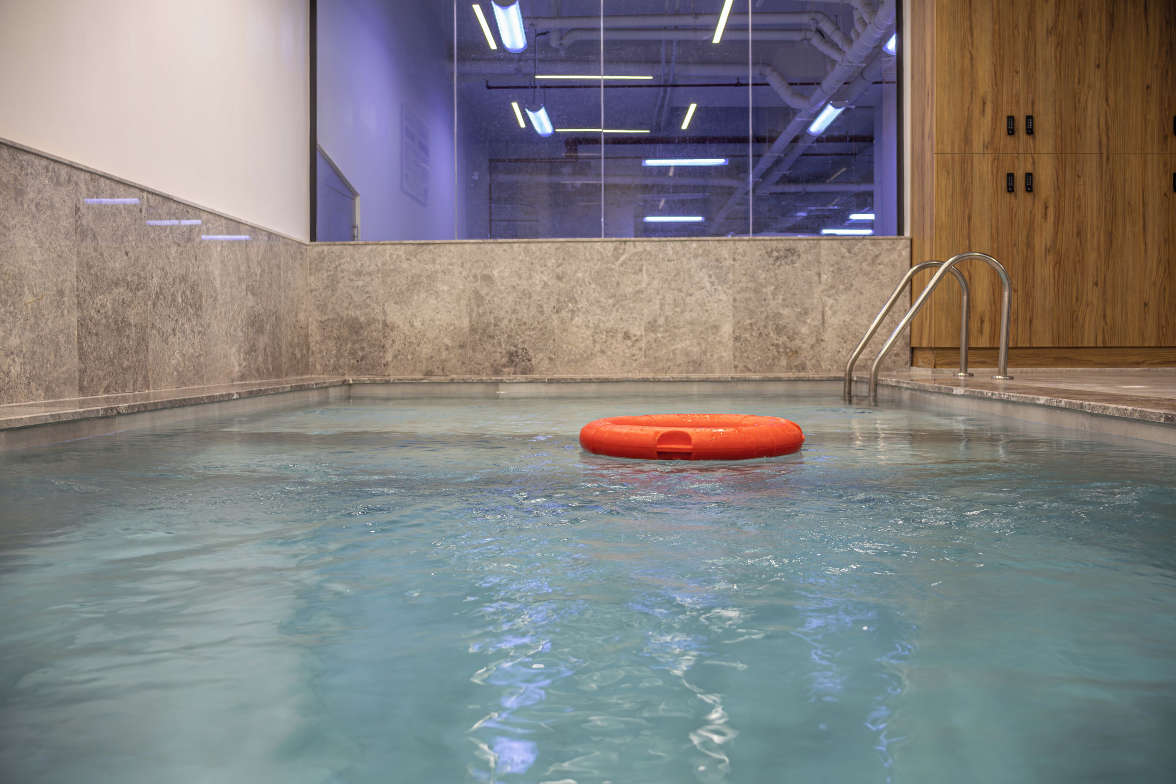 4 indoor pools