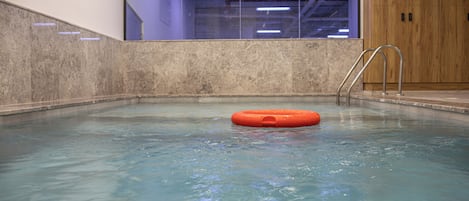 4 indoor pools