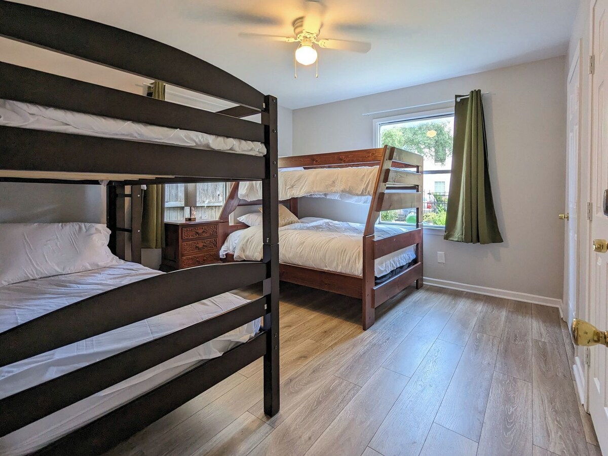 Photo 17 of Charming Pet friendly 2-bedroom house in lovely Houston inside the loop