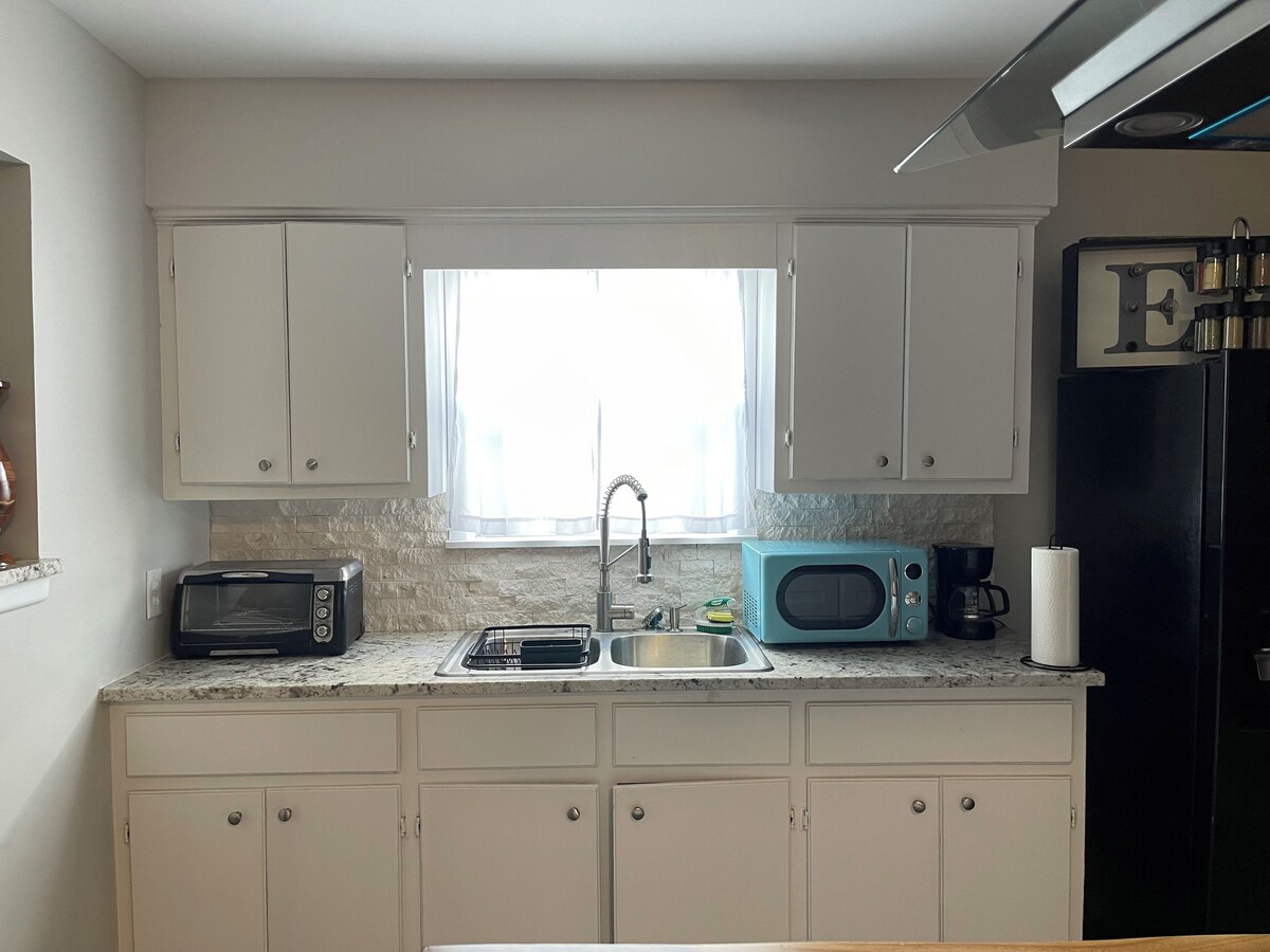 Photo 27 of Charming Pet friendly 2-bedroom house in lovely Houston inside the loop