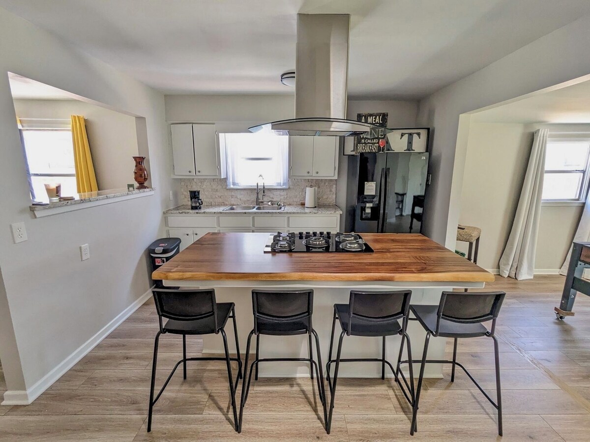 Photo 8 of Charming Pet friendly 2-bedroom house in lovely Houston inside the loop
