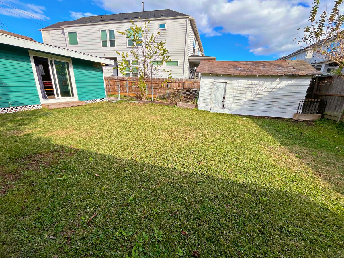Photo 29 of Charming Pet friendly 2-bedroom house in lovely Houston inside the loop