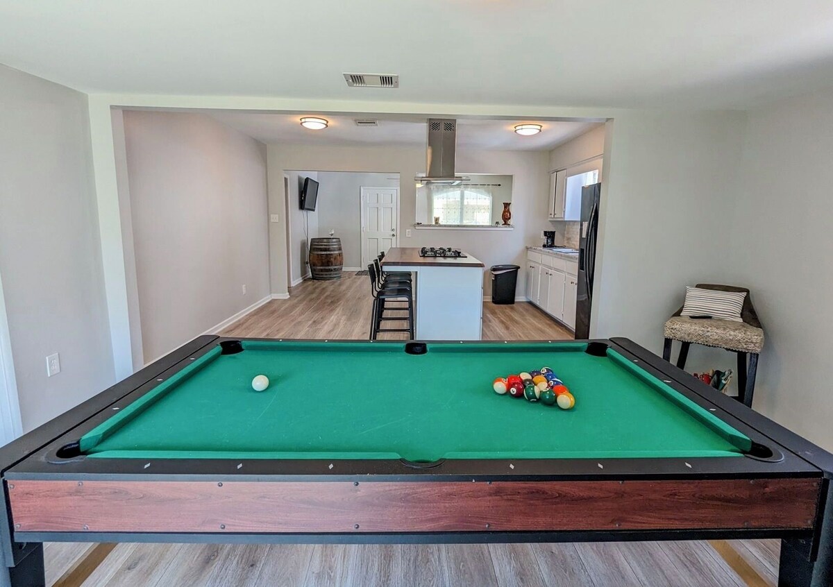 Photo 12 of Charming Pet friendly 2-bedroom house in lovely Houston inside the loop