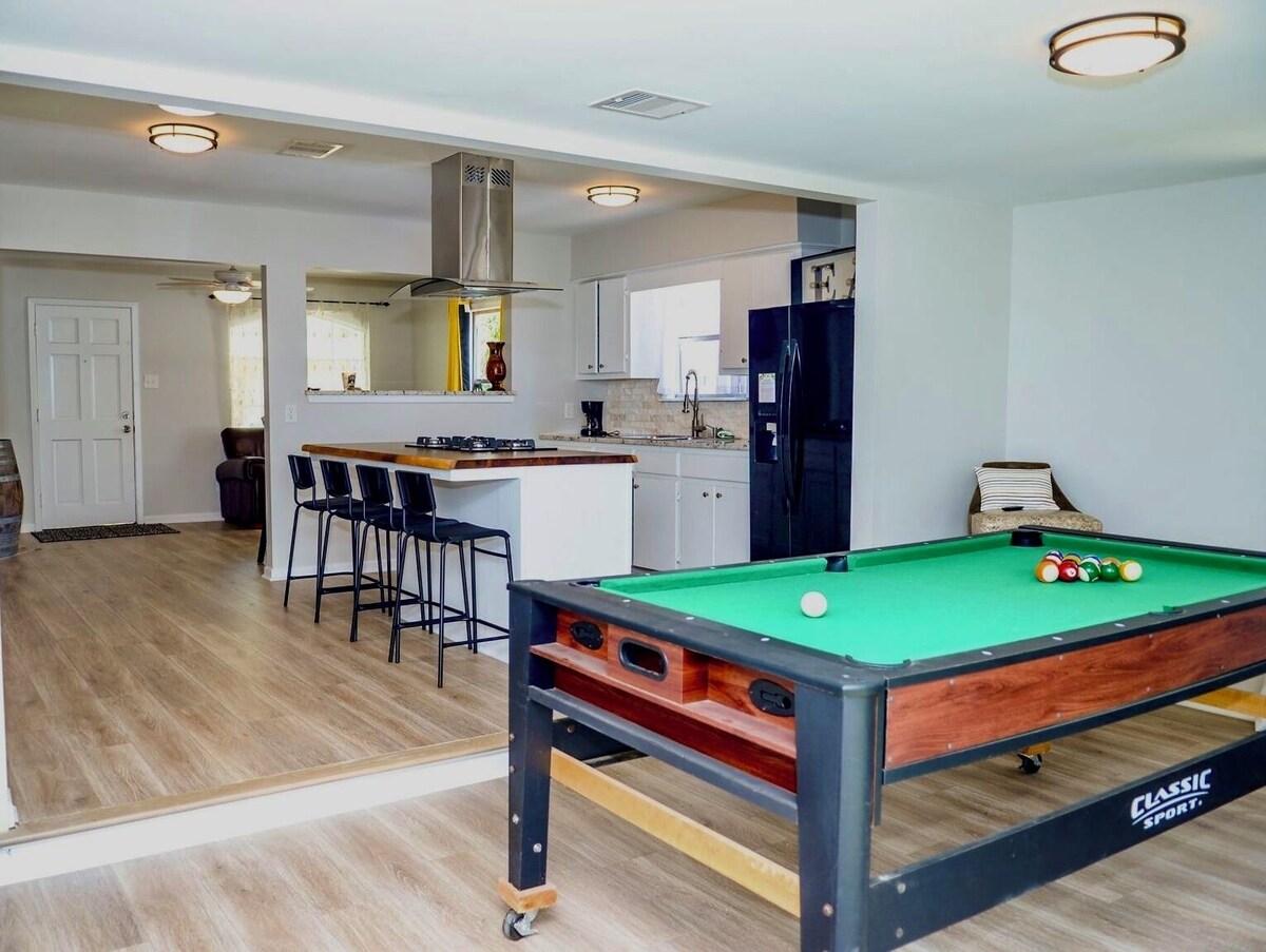Photo 13 of Charming Pet friendly 2-bedroom house in lovely Houston inside the loop