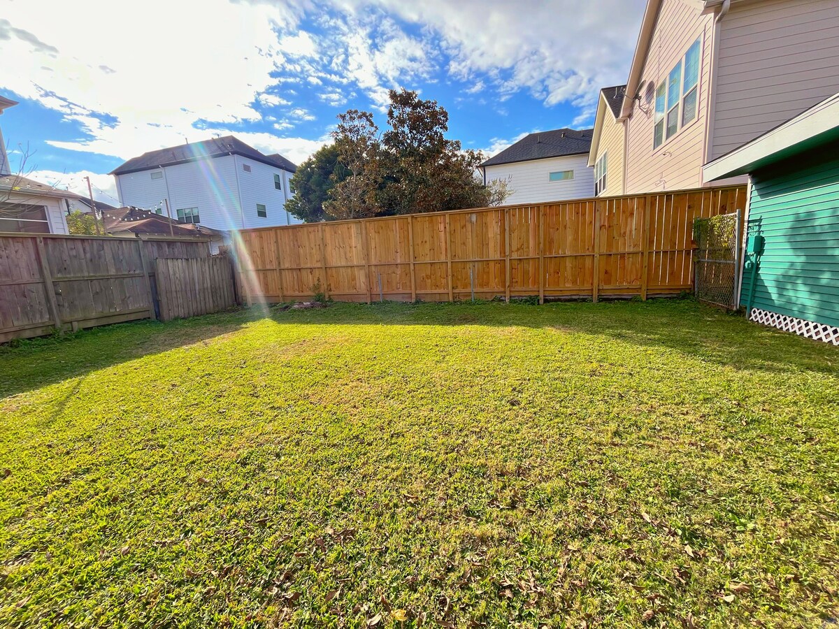 Photo 30 of Charming Pet friendly 2-bedroom house in lovely Houston inside the loop