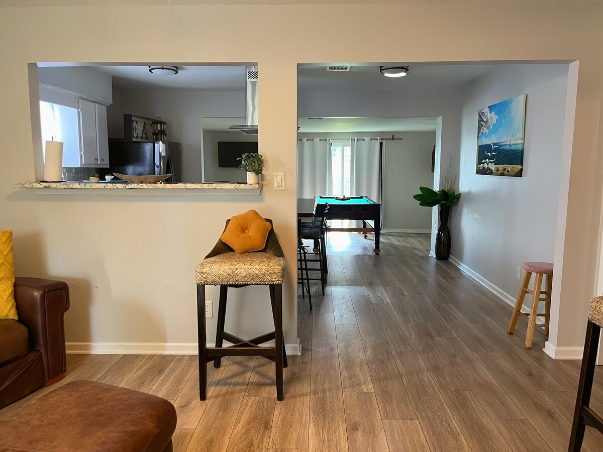 Photo 4 of Charming Pet friendly 2-bedroom house in lovely Houston inside the loop