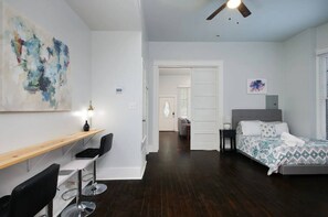 2 bedrooms, desk, iron/ironing board, WiFi