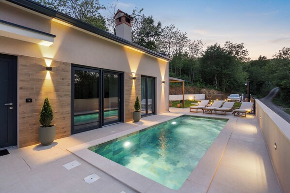 Innenpool, Außenpool