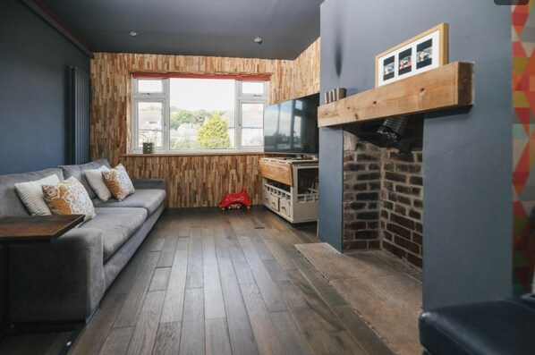 Basic Double Room, Patio | Living area