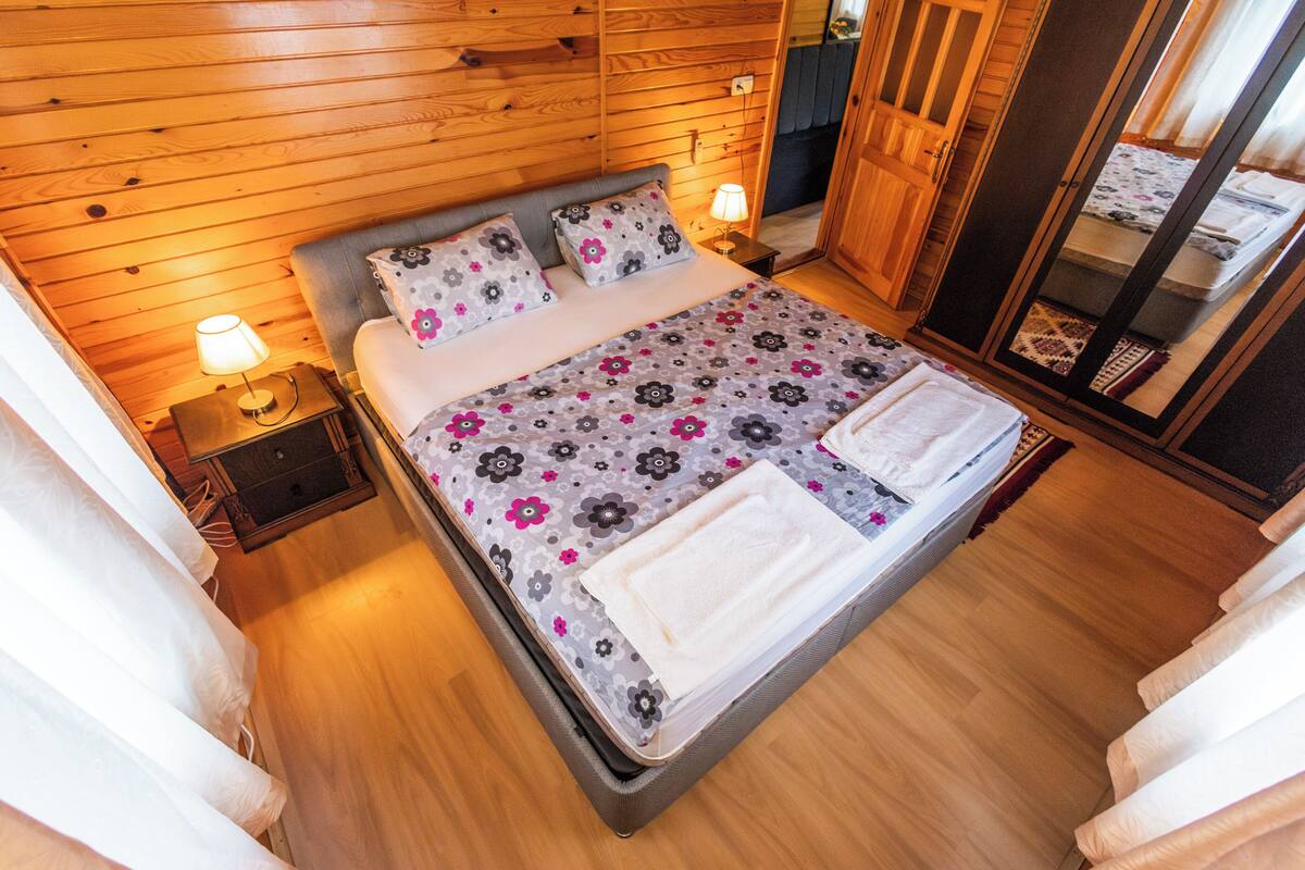 Comfort Apartment, 2 Bedrooms, Kitchen, Garden View | 2 bedrooms, in-room safe, blackout curtains, soundproofing