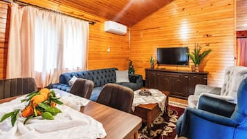 Comfort Tree House, 2 Bedrooms, Kitchen, Garden View | 2 bedrooms, in-room safe, blackout curtains, soundproofing