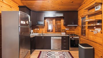 Comfort Apartment, 2 Bedrooms, Kitchen, Garden View | Private kitchen | Coffee/tea maker, electric kettle