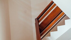 A staircase with wooden steps and a wooden handrail. - Eey Kay Booking Ghana (Accra)