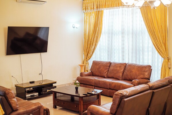 Phòng đơn phong cách cổ điển | Khu phòng khách