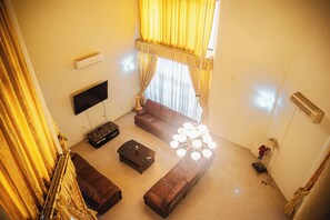 Classic Single Room | Living area - Eey Kay Booking Ghana (Accra)
