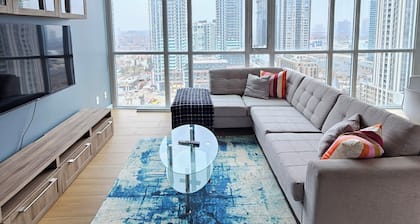 Beautiful Condo with spectacular views + 1 Parking in Mississauga Downtown