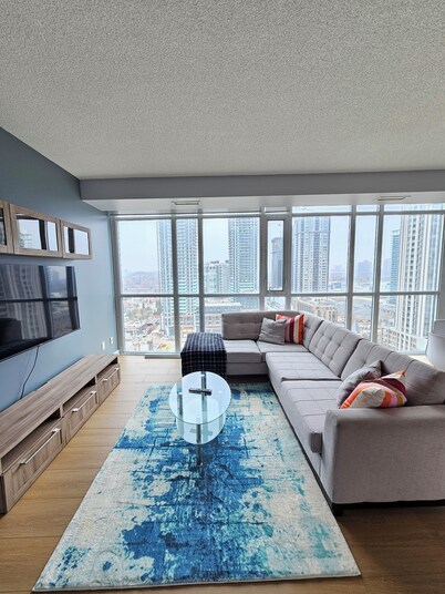 Beautiful Condo with spectacular views + 1 Parking in Mississauga Downtown
