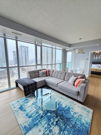 Smart TV. Beautiful Condo with spectacular views + 1 Parking in Mississauga Downtown