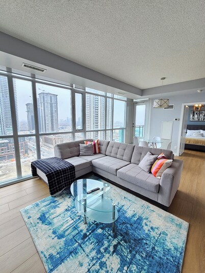 Beautiful Condo with spectacular views + 1 Parking in Mississauga Downtown