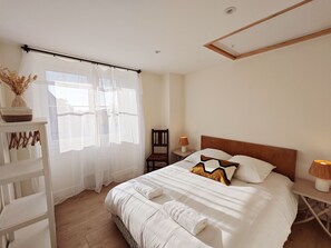 3 slaapkamers, een strijkplank/strijkijzer, gratis wifi, beddengoed