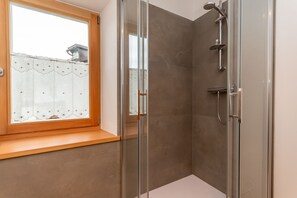 تجهيزات دش، مجففات شعر، مناشف