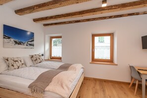 2 chambres, fer et planche à repasser, Wi-Fi gratuit, draps fournis